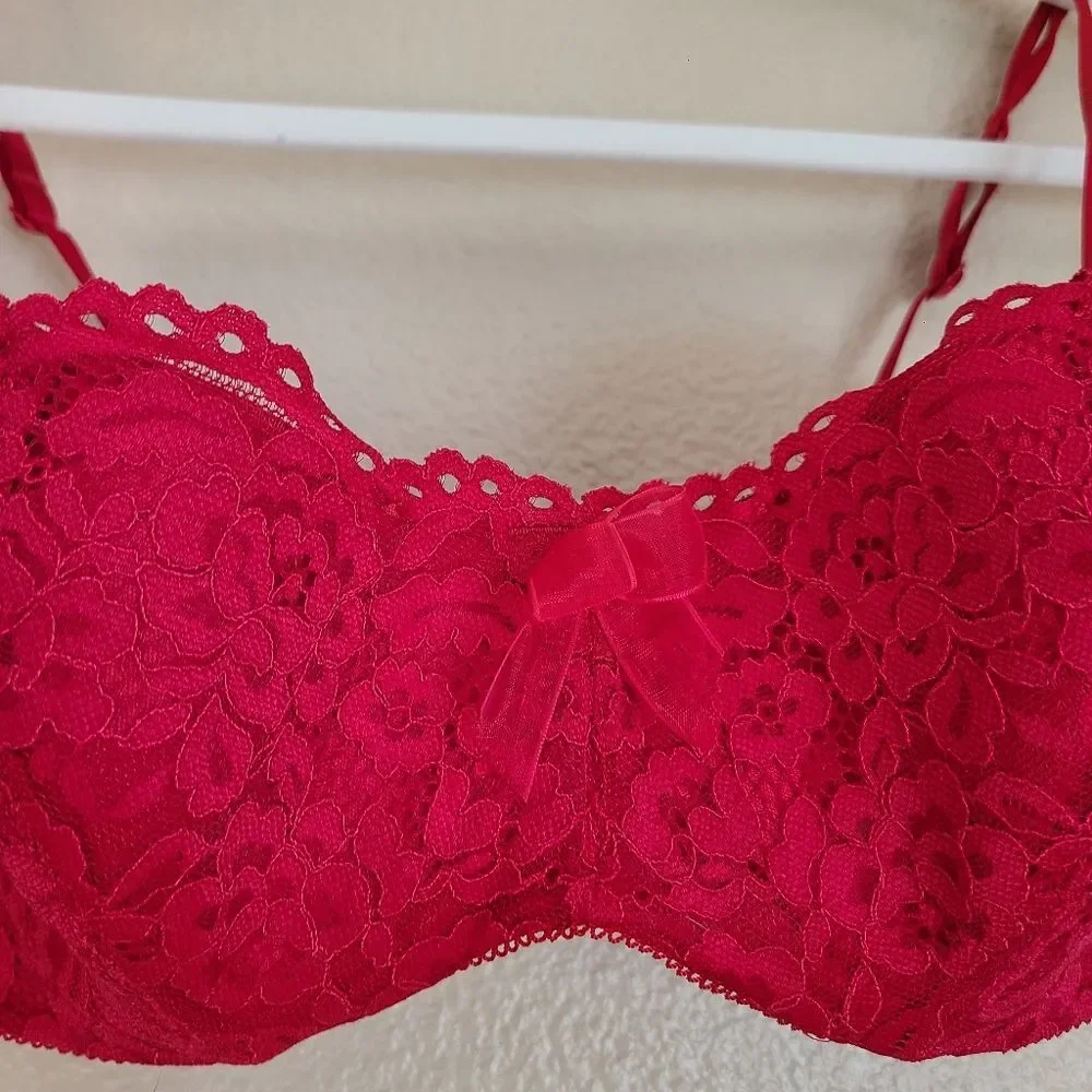 b. temptd this lace